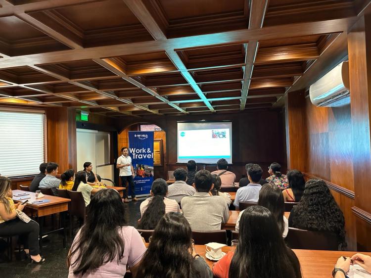 Eworld Intercambios work and Travel Ecuador